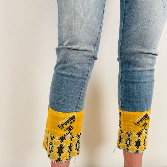 Anthropology Pilcro Hyphen Mid-Rise Boyfriend Bandana Raw Hem Boho Aztec Jeans - Picture 7 of 16